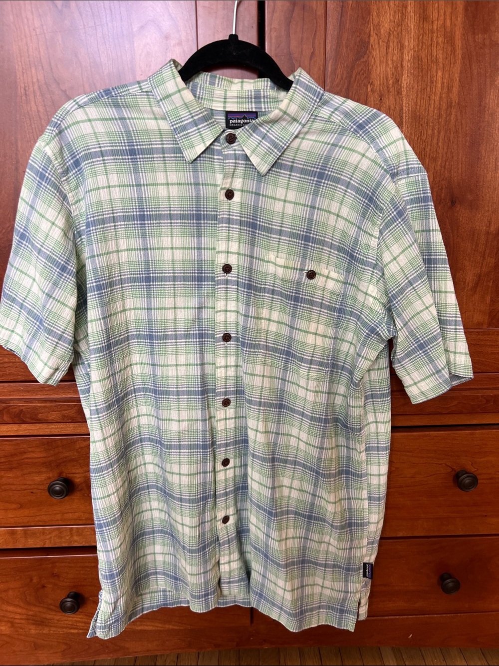 Men’s Patagonia green and blue plaid organic cotton button down short sleeve